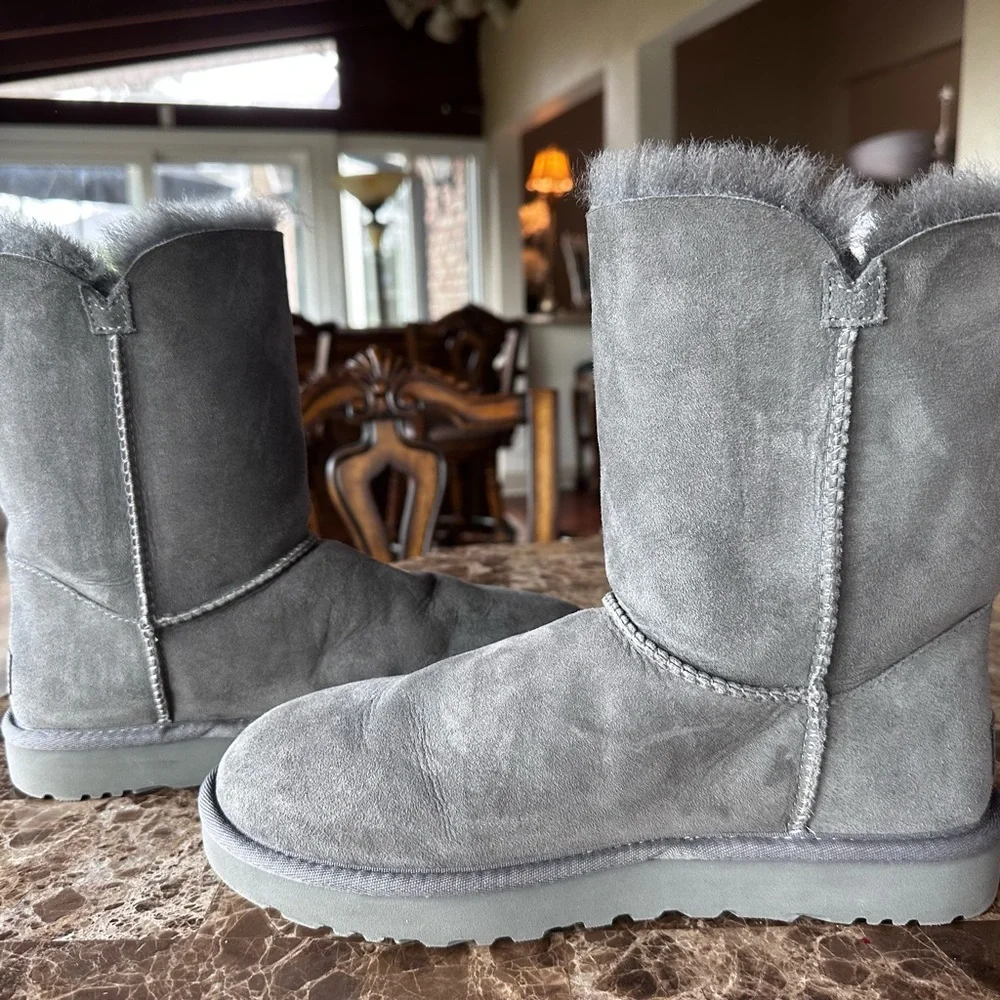 UGG Bailey Button Boot Size 9 - Picture 11 of 12